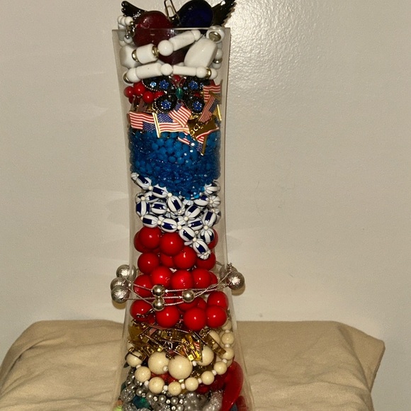 God Bless America! Mystery vase full of vintage Jewlery! Treasure Hunt and Decor - Picture 5 of 6